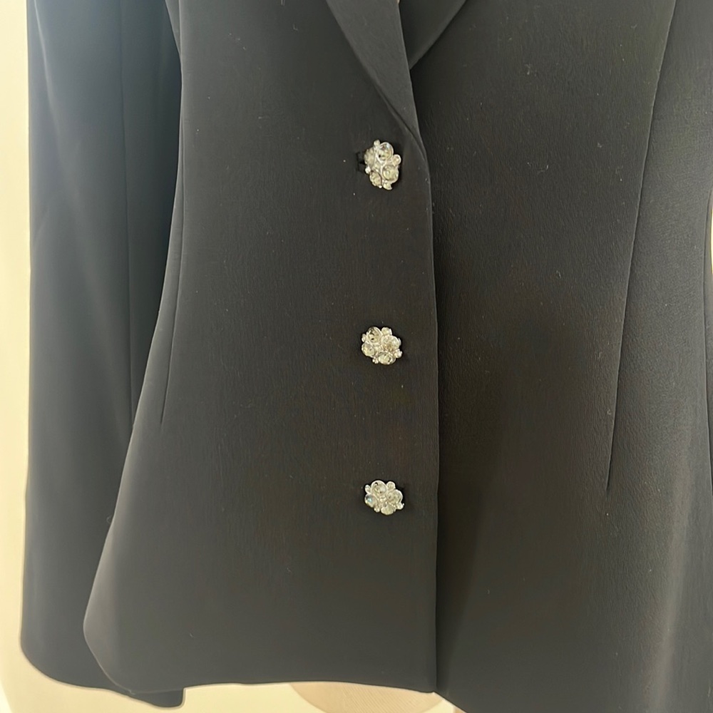 cinq a sept Black Crepe Lamour Pax Jacket. 0 - Picture 4 of 9